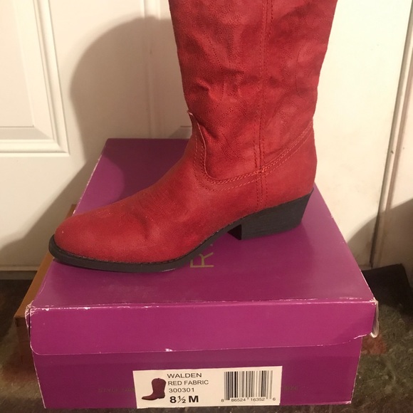 Boots - Picture 2 of 2